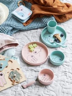 Coffret Repas 3 Pièces DONE BY DEER Sea Friends En Silicone Bleu - Done By Deer -Hape Boutique coffret repas 3 pieces done by deer sea friends en silicone 5