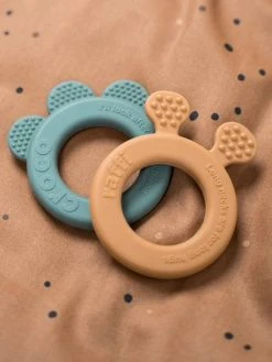 Doudou Plat Attache Sucette - DONE BY DEER Moutarde - Done By Deer -Hape Boutique doudou plat attache sucette done by deer 3