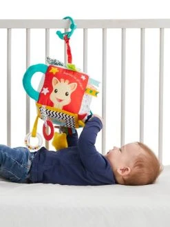 Grand Cube D'Activités Sophie La Girafe - VULLI Multicolore - Sophie La Girafe -Hape Boutique grand cube dactivites sophie la girafe vulli 4