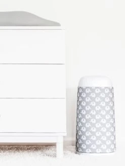 Housse Décorative Pour Poubelle à Couches Dress-Up ANGELCARE Gris - Angelcare 8 Housse Décorative Pour Poubelle à Couches Dress-Up ANGELCARE Gris - Angelcare -Hape Boutique housse decorative pour poubelle a couches dress up angelcare 3