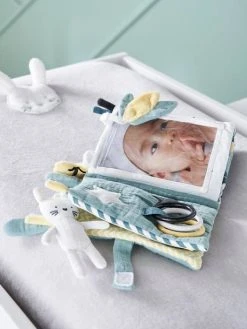 Livre Photos Et Activités Lapin Vert - Vertbaudet -Hape Boutique livre photos et activites lapin 2