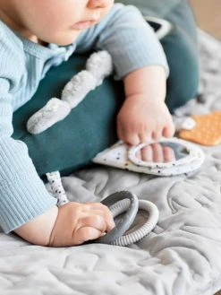 Peluche D'Activités Croco - DONE BY DEER Vert - Done By Deer -Hape Boutique peluche dactivites croco done by deer 2