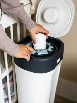 Poubelle Twist & Click XL Tommee Tippee Sangenic Blanc - Tommee Tippee -Hape Boutique poubelle twist click xl tommee tippee sangenic 3