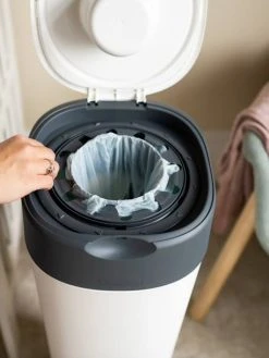 Poubelle Twist & Click XL Tommee Tippee Sangenic Blanc - Tommee Tippee -Hape Boutique poubelle twist click xl tommee tippee sangenic 4