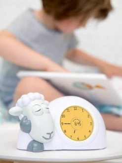 Réveil Sam Le Mouton ZAZU Gris - Toutes Les Marques 3 Réveil Sam Le Mouton ZAZU Gris - Toutes Les Marques -Hape Boutique reveil sam le mouton zazu 1