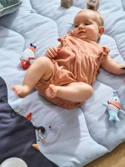 Tapis D'éveil Souple Sans Arche LEON SUR LE PONTON Bleu - Vertbaudet -Hape Boutique tapis deveil souple sans arche leon sur le ponton 2