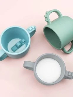 Tasse à 2 Poignées DONE BY DEER Peekaboo Crocodile En Silicone Vert - Done By Deer -Hape Boutique tasse a 2 poignees done by deer peekaboo crocodile en silicone 3