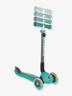 Trottinette Go Up Deluxe Play Lights - GLOBBER Vert - Globber 11 Trottinette Go Up Deluxe Play Lights - GLOBBER Vert - Globber -Hape Boutique trottinette go up deluxe play lights globber 5